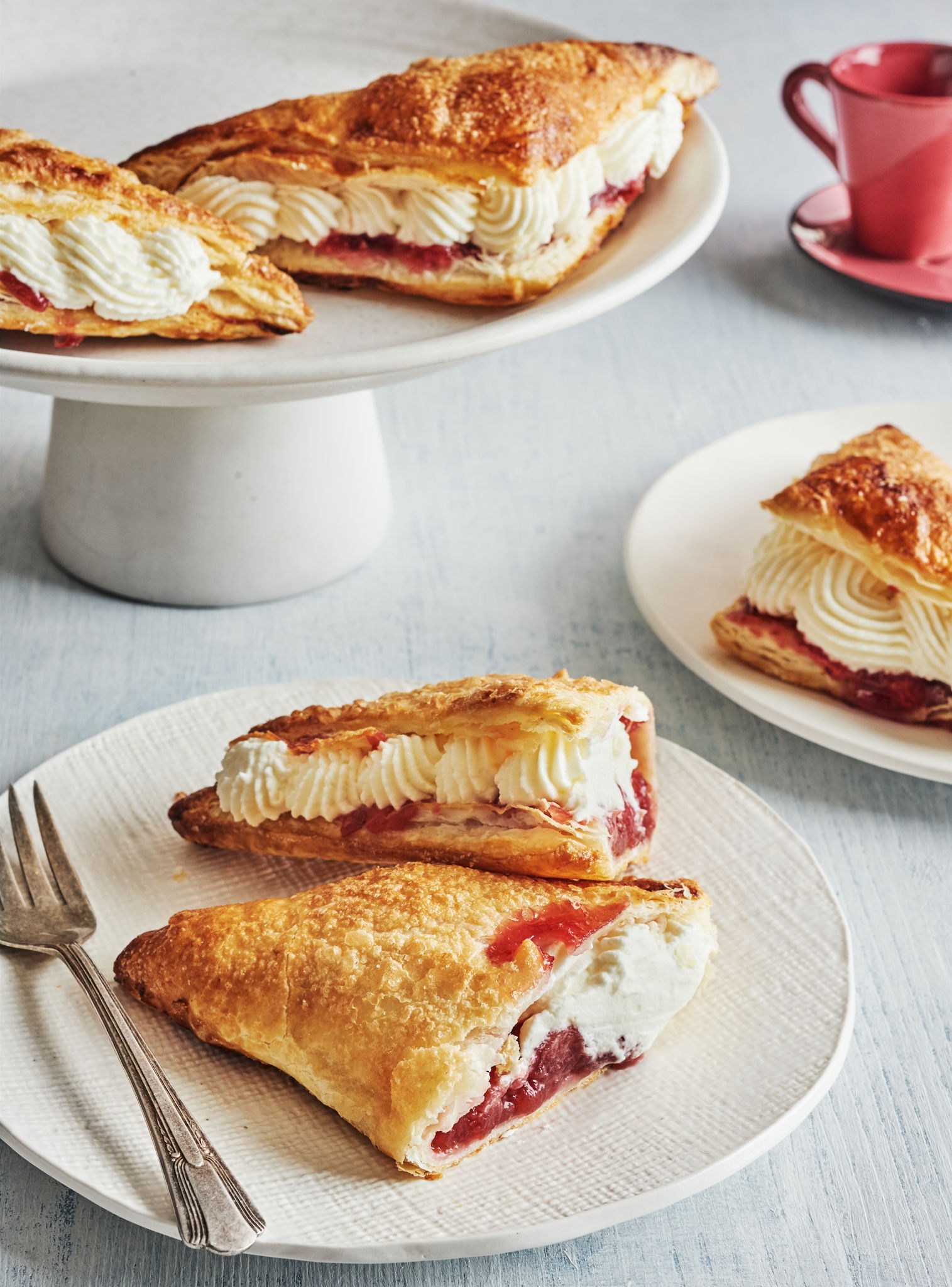 Apple-Cranberry Turnovers with Whipped Cream | RICARDO