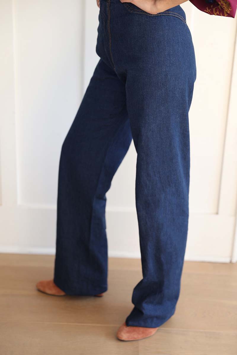 70s High Waisted Vintage Levis in a dark blue tone. No pockets, fits like a glove on a size XS. Vintage origin made in USA.