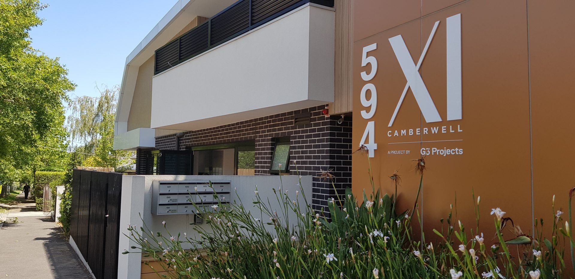 FOR RENT Stunning Near New Courtyard Residence in Sensational Location