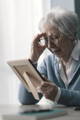 Woman-grieving-the-loss-of-her-husband