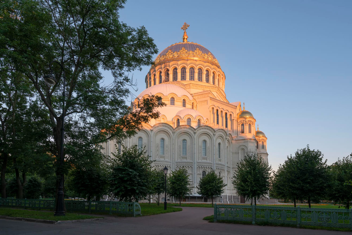 Экскурсия в Петергоф и Кронштадт