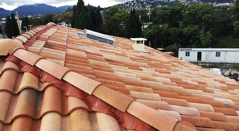 Couverture en tuiles romanes sur charpente traditionnelle à Cannes-la-Bocca — CEG TOITURE, couvreur à Nice