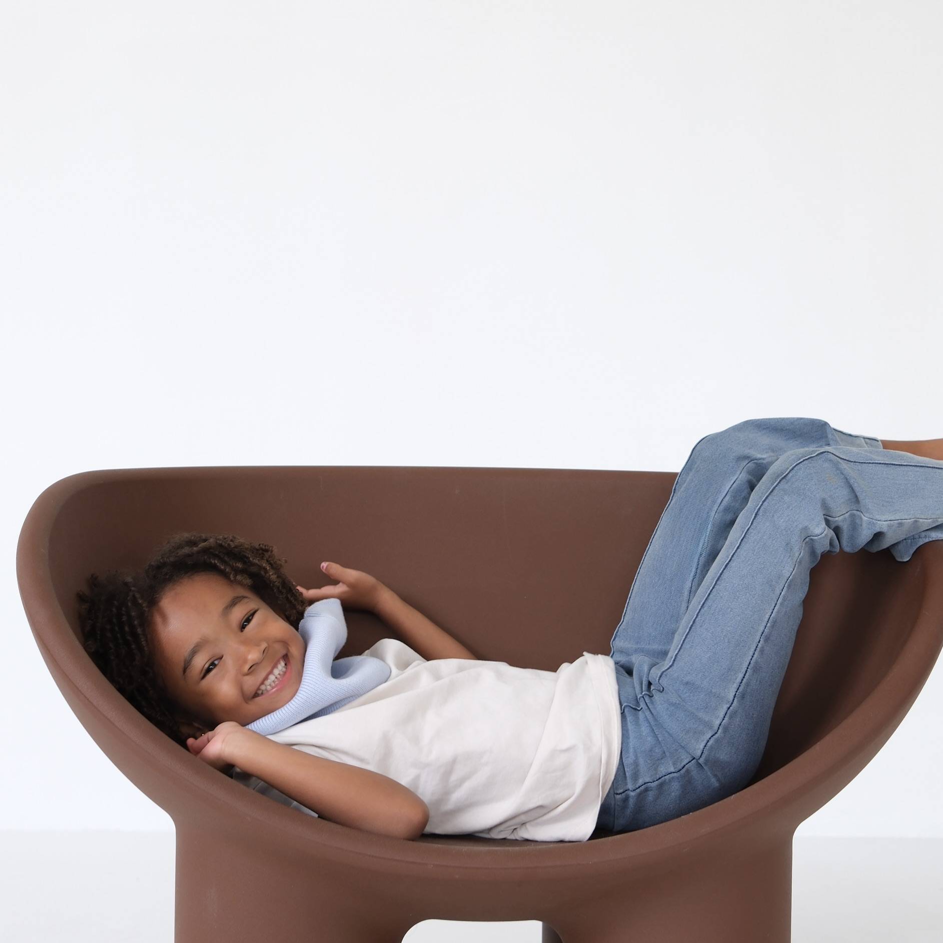 lange xl personnalisable broderie prénom bleu blanc ciel élégant de la marque suisse Joli Nous, un accessoire premium pour bébé, alliant design raffiné et qualité exceptionnelle