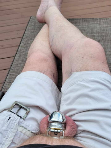 Tiny chastity device