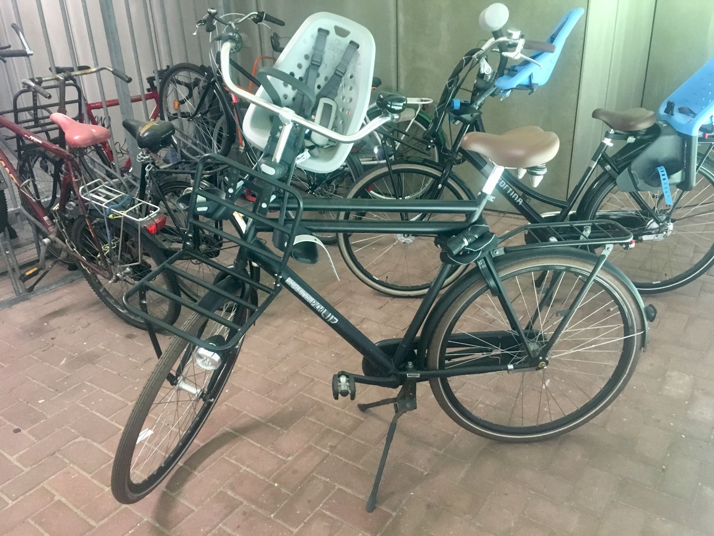 Herenfiets met YEPP kinderzitje voor huren in Amsterdam | Peerby