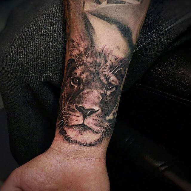 Tatouage Lionne