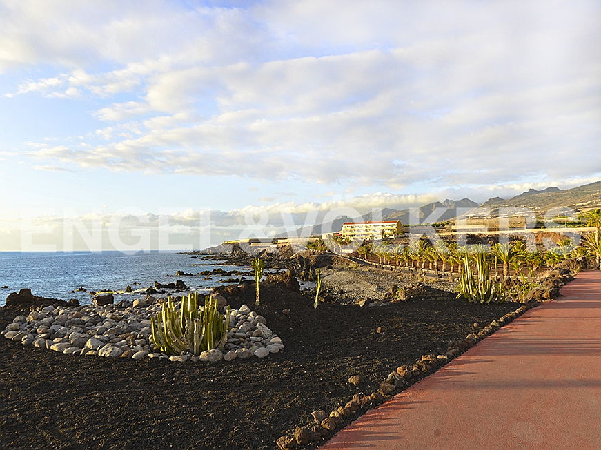  Costa Adeje
- Casas en venta en Tenerife: casa en primera línea del mar en Playa San Juan, Tenerife Sur