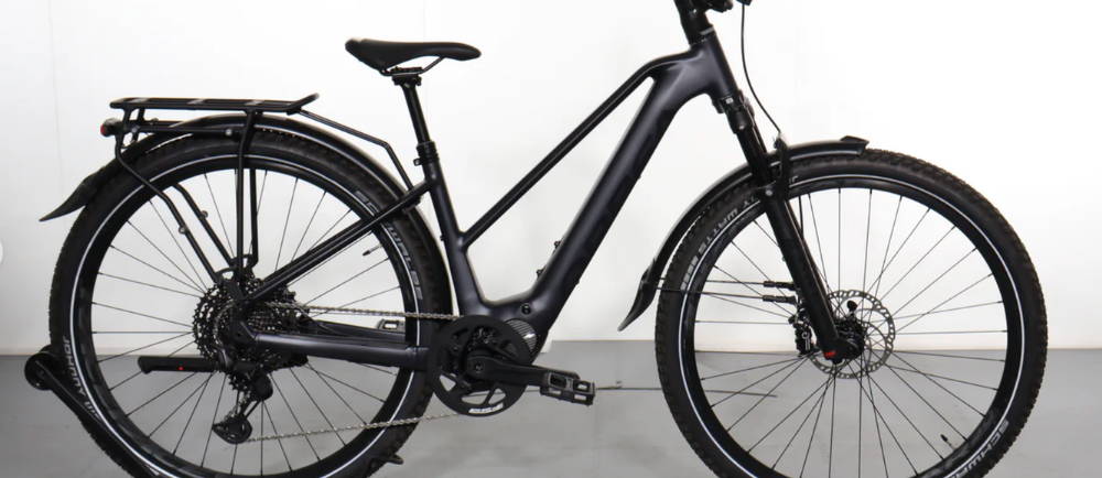 a black Orbea Kemen Mid SUV 10 electric city bike