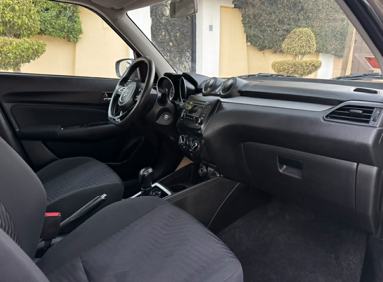 Suzuki Swift 2023 - miniature 5