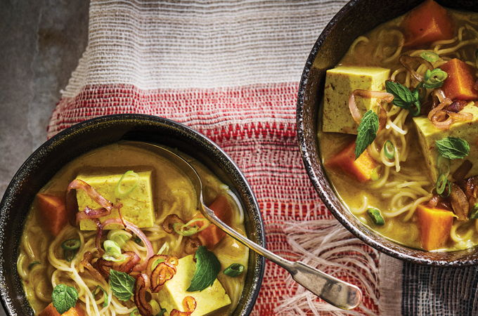 Soupe au tofu, aux patates douces et au cari
