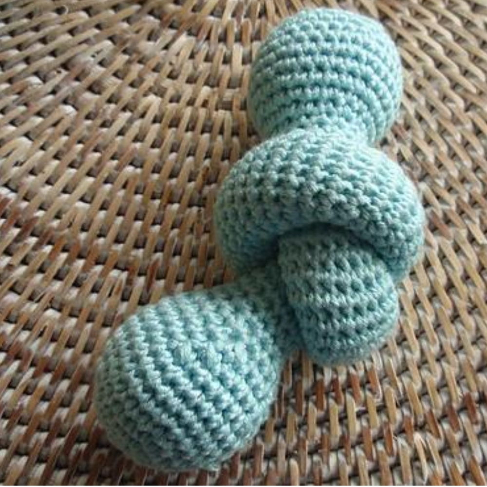 Haakpatroon van het babyspeeltje de knoop