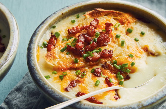 Potage de pommes de terre à l’oignon gratiné