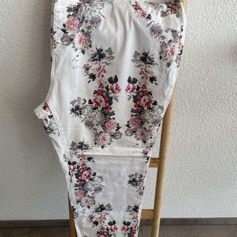 Pantalon Grande Taille motif floral pour l'été