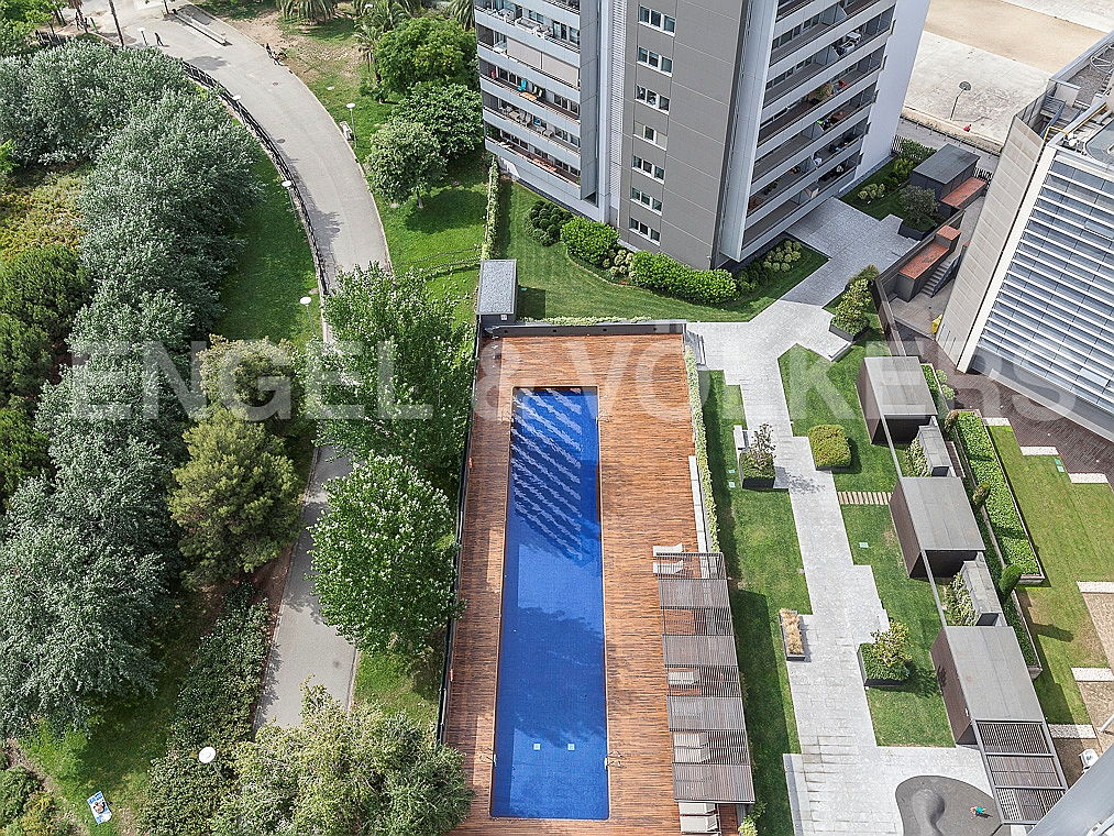  巴塞罗那
- pisos-obra-nueva-con-piscina-barcelona-05.jpg