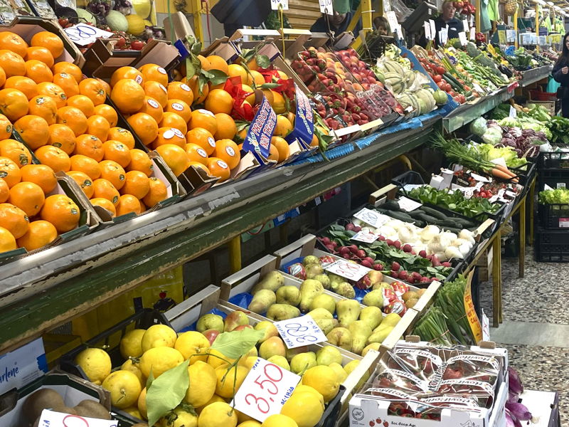 Tours œnogastronomiques Côme: Visite du marché couvert de Côme avec cours de cuisine