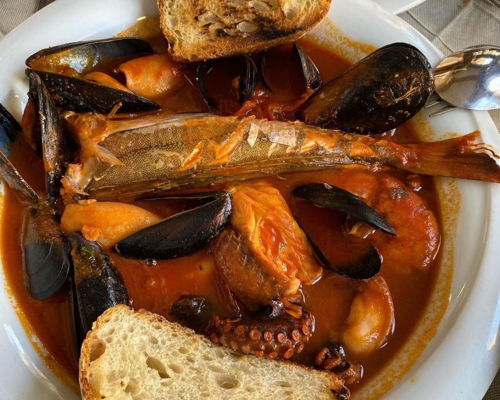 Esperienze gastronomiche Viareggio: Viareggio in tavola: cacciucco e spaghetti alle arselle
