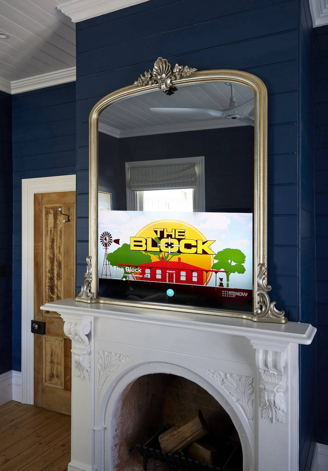 Victorian Arched TV-Mirror in Ornate Soft Silver Leaf Frame - an arched ornate mirror design with Samsung TV in base