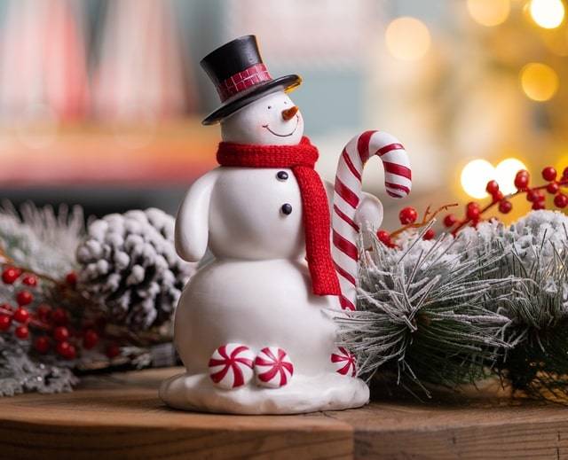 outdoor decoration nutcrackers with wreath and candy cane