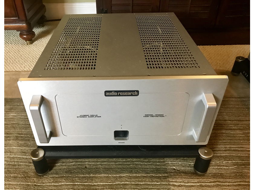 Audio Research HD-220 220wpc tube-hybrid stereo amplifier, all-silver, pristine