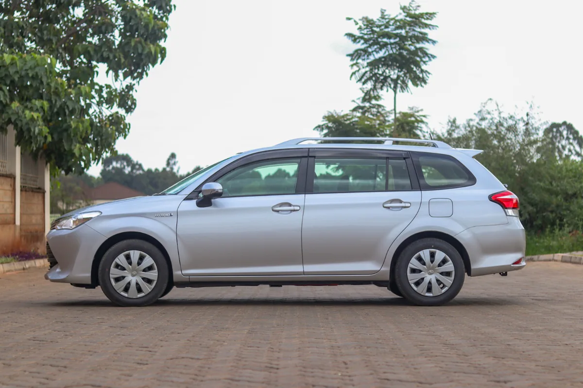2016 Toyota Fielder Hybrid — Royal Max Motors — photo 7 of 17