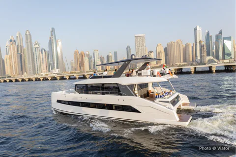 Dubai Luxury Yacht Tour with Live BBQ & Drinks