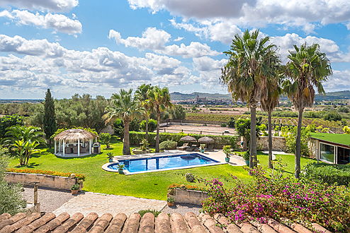  Balearen
- Charming finca with riding arena and paddocks in Porreres