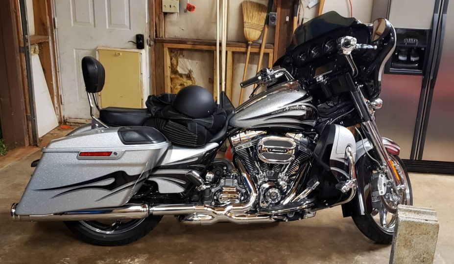 HARLEYDAVIDSON FLHX STREET GLIDE (VIVID BLACK) for rent near Shelby , NC