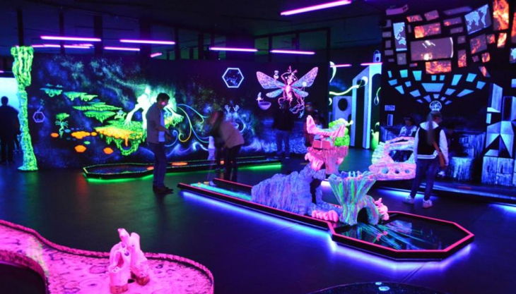 bg pit pat wonderland d minigolf neon strecken