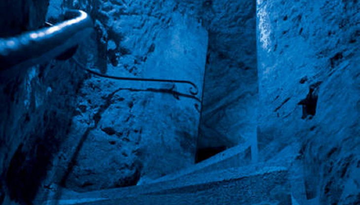 historische felsengaenge licht treppe stein