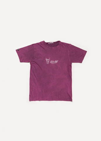 camiseta azul con el diseño de una montaña