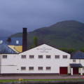 Façade principale de la distillerie Ben Nevis dans les Highlands de l'ouest d'Ecosse