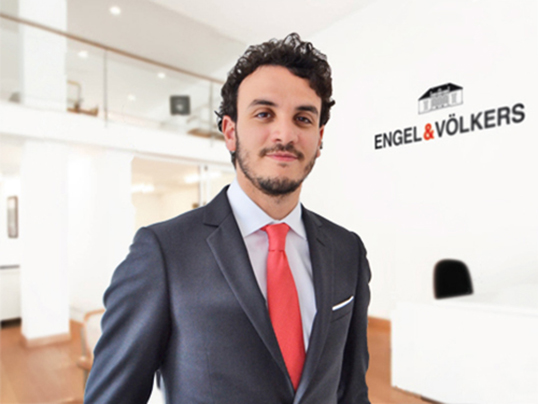 Hamburg - Real estate agent Emiliano Conti