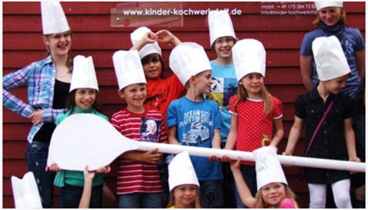 kinder kochwerkstatt kinder mit risen löfel