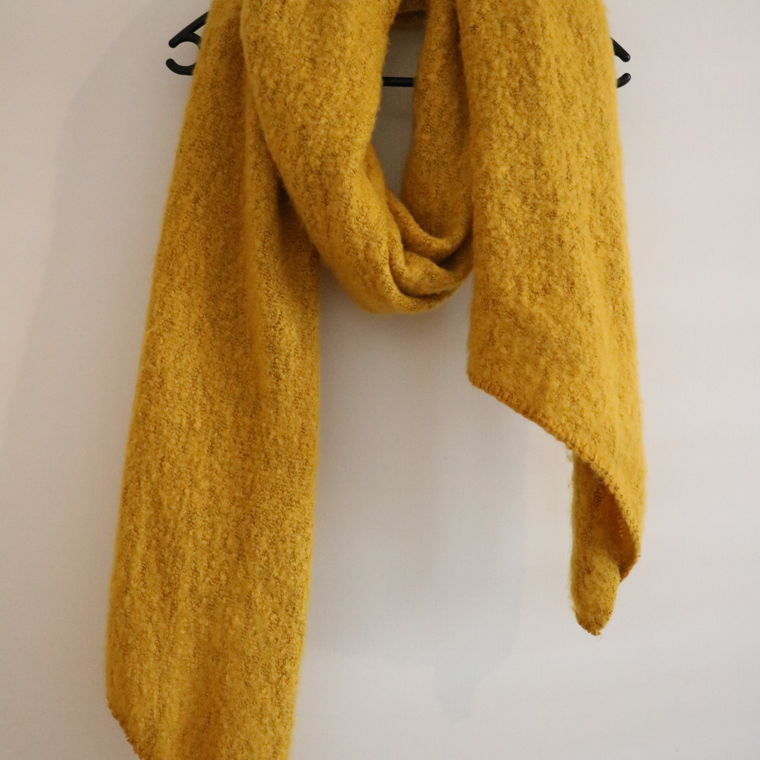 Dicker Schal gelb