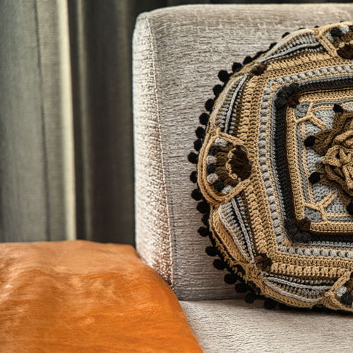 EN: Lily Flower Pillow