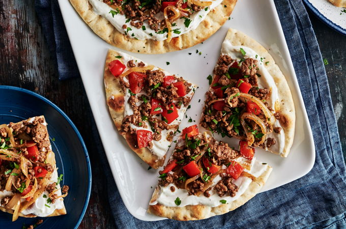 Pizzas sur pitas au bœuf et au poivron