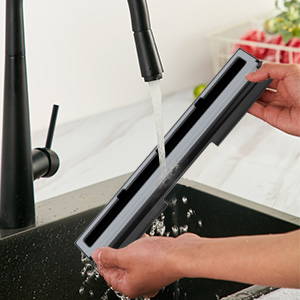 The bottom drip tray is easy to clean, its magnetic design ensures no water leakage and allows easy removal and installation.