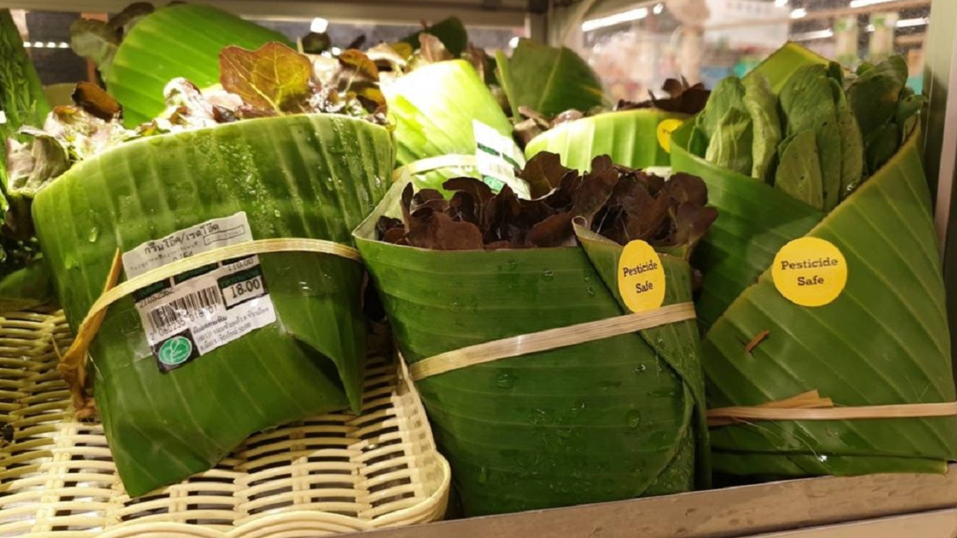 Featured image for Thailand Supermarket Says No To Single-Use Plastics, Wraps Produce In Banana Leaves
