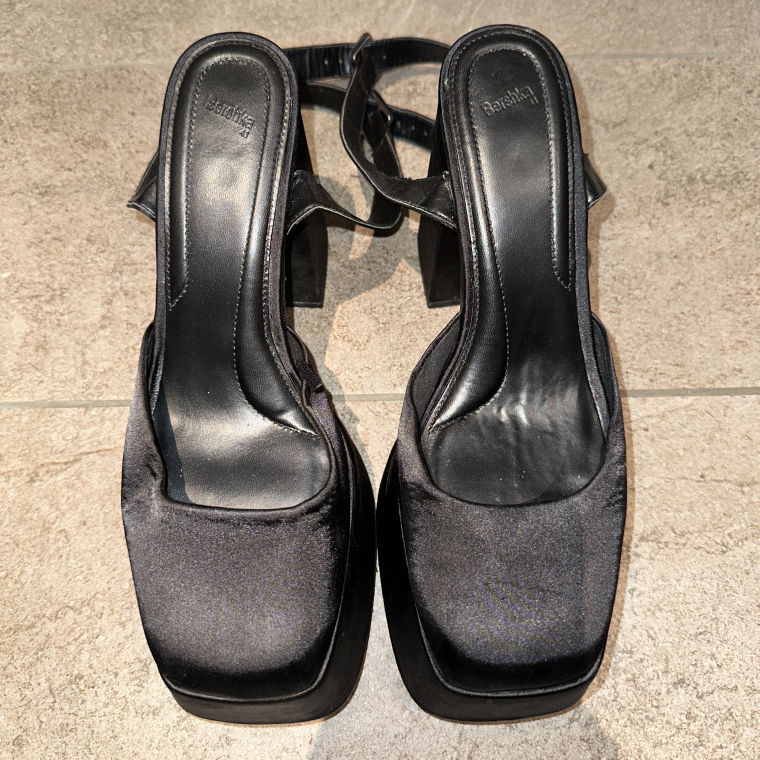 black plateau shoes