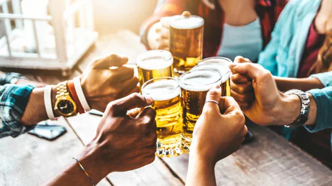 Amsterdam: Red-Light District Pub Crawl and Booze Boat Tour