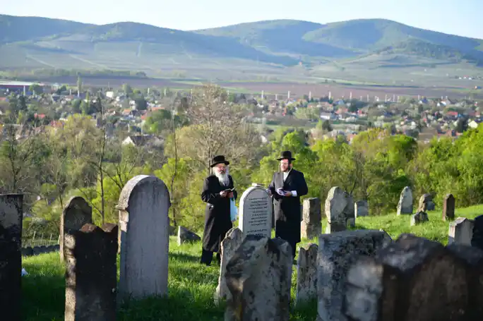Orthodox Jewish Heritage Route — Transfer Budapest to Kerestir