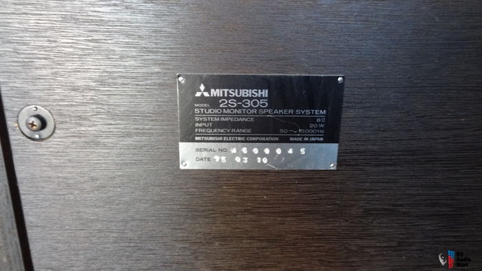 Mitsubishi/Diatone 2S-305  NHK reference monitors. Best...