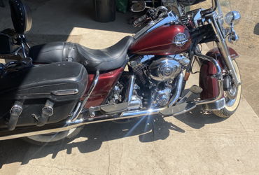 2008 HARLEY-DAVIDSON FLHRC ROAD KING CLASSIC (CSTM PAINT) motorcycle for rent near Bend, OR
