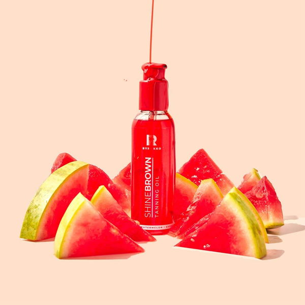 Shine Brown Watermelon Oil, prikazan z rezinami lubenice.