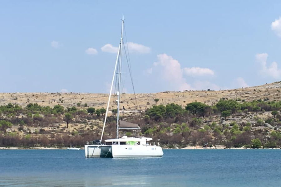 catamaran 974