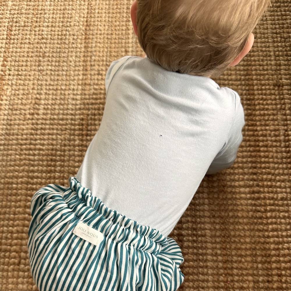 Bloomer blanc élégant chic pour bébé ou enfant, 100% coton doux certifié OEKO-TEX, idéal à porter en toute saison avec un t-shirt, un pull ou une robe, confectionné au Portugal
