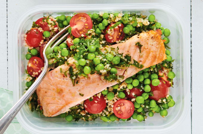 Saumon froid, taboulé et petits pois