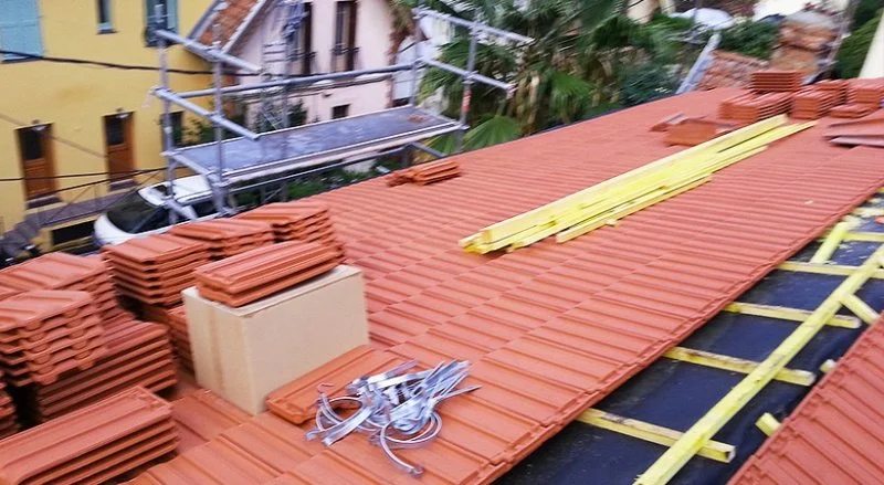 Rénovation de la couverture en tuiles de Marseille d’une résidence du CHU de Nice — photo 10 sur 10 — CEG TOITURE