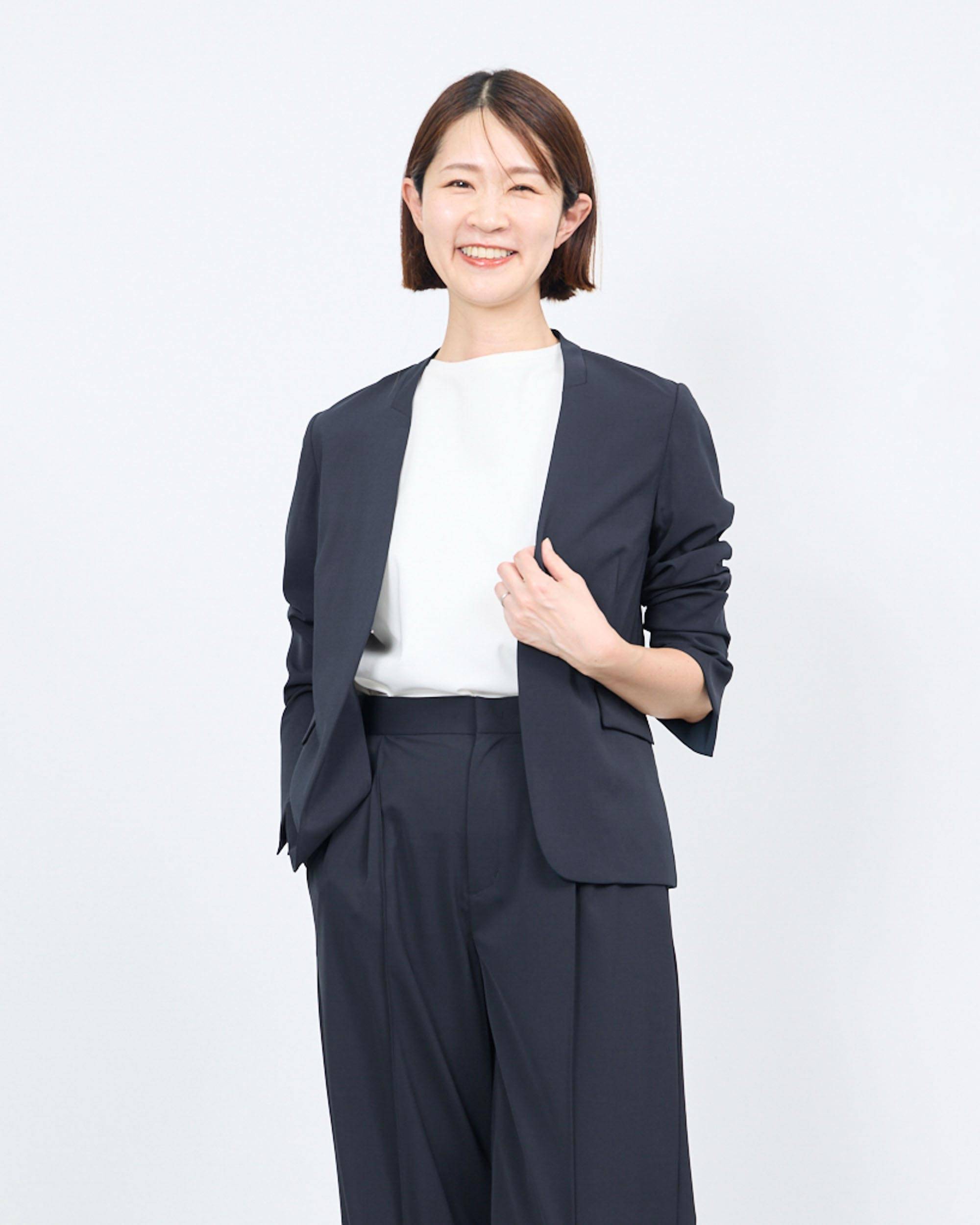 エアリーストレッチノーカラージャケット着用レビュー