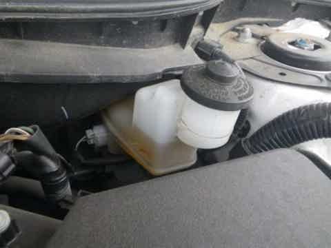 Car Brake Fluid Reservoir with Dirty Fluid | bleed brakes with vacuum pump